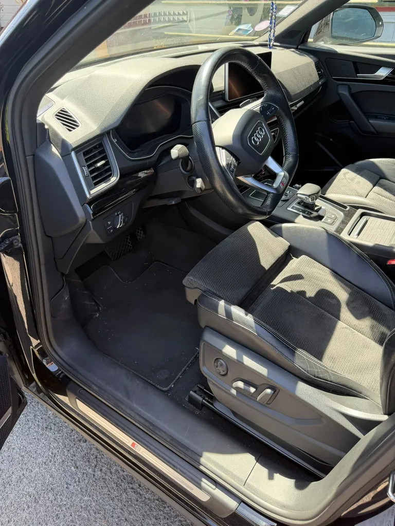 Avant nettoyage — Habitacle avant — Audi